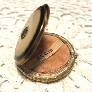 VTG 1940-50s😻 Elgin Gold Plated Compact 😻bone color inlay😻original puff & powder
